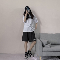 黑色