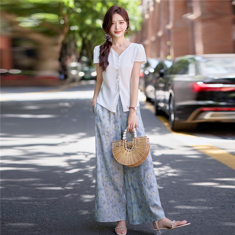 设计感休闲套装女2025夏季新款褶皱V领短袖衬衫碎花宽松阔腿长裤,女装套装/套裙,难舍钰依