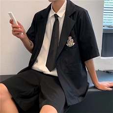 黑色