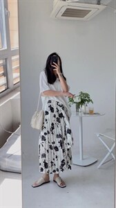 拼接花色半裙。图片