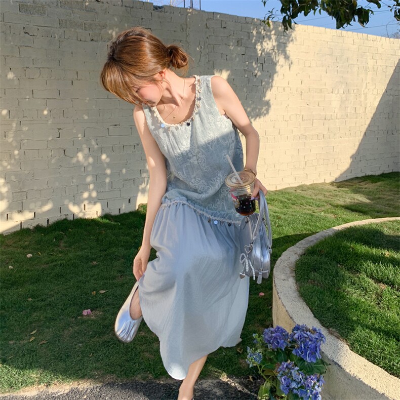 刺绣亮片蓝灰色无袖背心连衣裙女夏新款独特显瘦重工刺绣拼接长裙图片