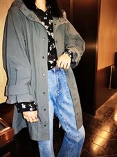 现货薄风衣，女装风衣，东方模特