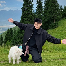 黑色