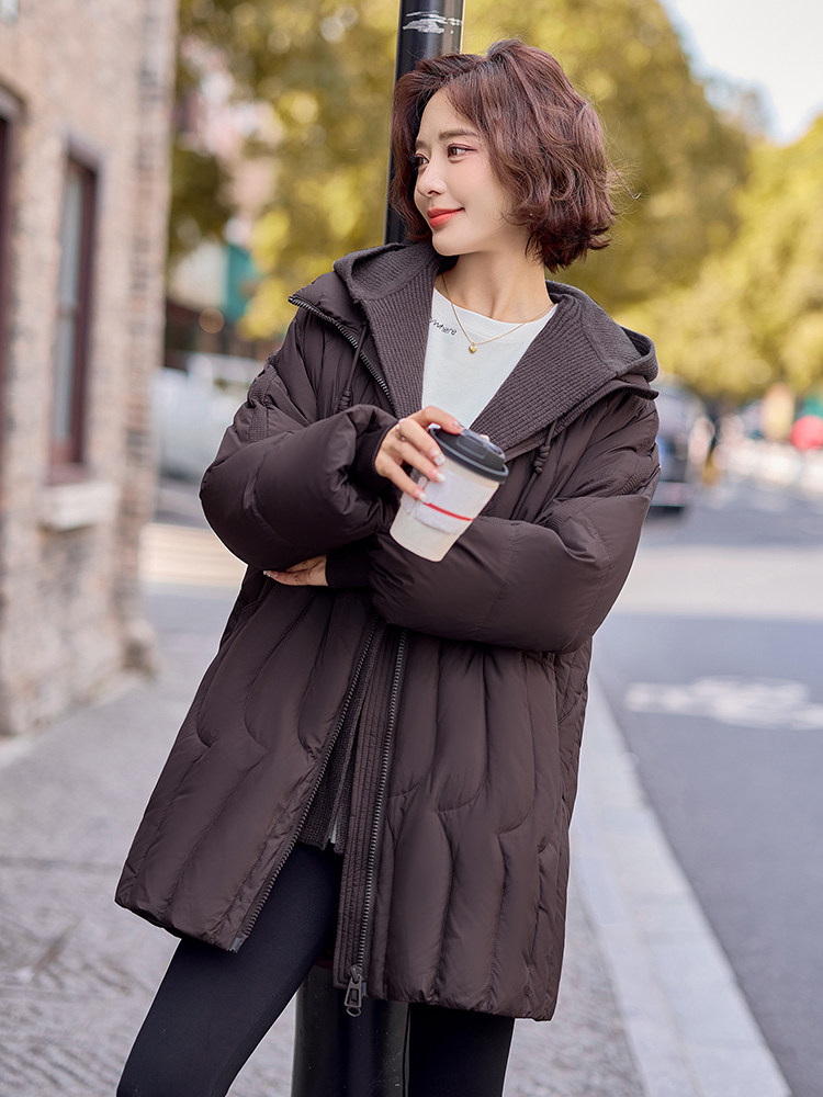 现货2024冬季新款宽松时尚拼接可脱卸帽中长款羽绒服,女装羽绒服,深水步