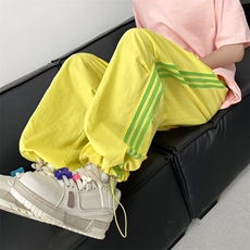 黄色