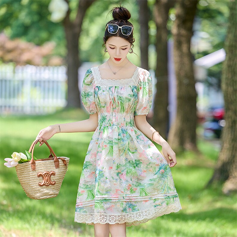 蕾丝边方领泡泡袖碎花连衣裙女夏季新款油画花色甜美长裙高腰裙子,女装连衣裙,星期衣