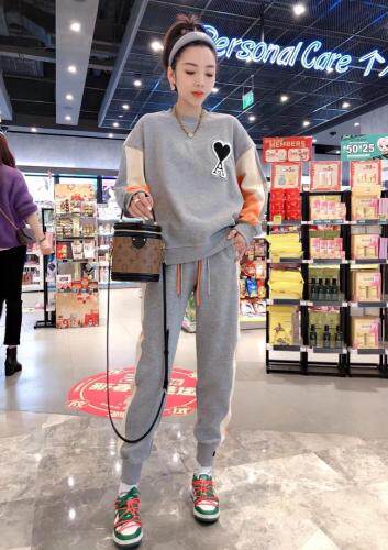 春季新款爱心??套装，女装职业装，一杭