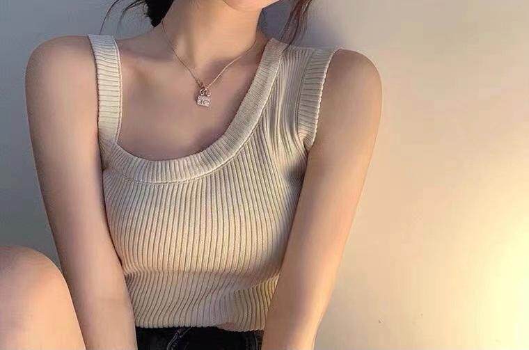 不对称性吊带设计风格，女装背心吊带，魅力元素