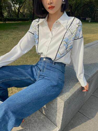 春款女装气质印花设计感小众蝙蝠袖垂感蓝色，白色衬衫，女装衬衫，咔绣