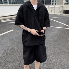 黑色