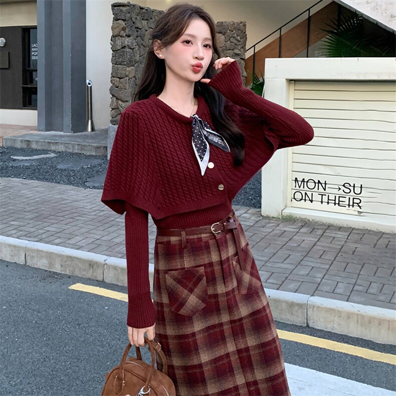 设计感洋气套装裙女2025秋冬新款针织斗篷打底衫格纹半身裙三件套，女装套装/套裙，超帛