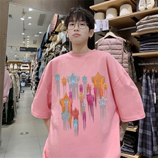 粉红色