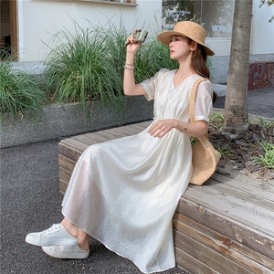 法式温柔风V领泡泡袖连衣裙女2025夏季新款韩系气质收腰显瘦长裙图片