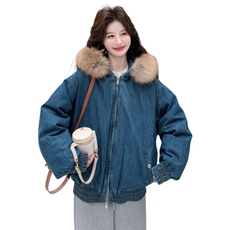 现货复古气质连帽牛仔羽绒服女配狐狸毛可拆卸保暖外套中长款，女装羽绒服，2C159