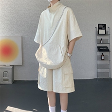 米黄色
