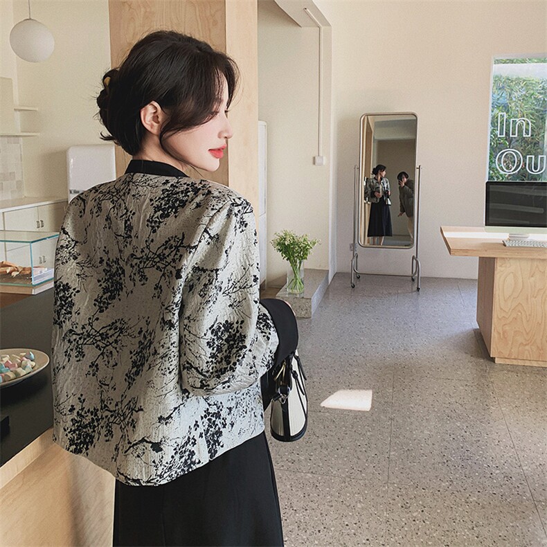 轻国风复古压花短款外套女2025春季新款高级感立领盘扣超好看上衣,女装短外套,2C322