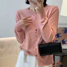 2025年秋季长袖彩扣开衫，女装针织衫/毛衣，萱芳婷羊绒