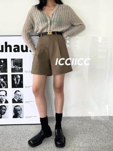 各种牛仔裤和面料裤，还有T和卫衣，女装牛仔裤，icciicc