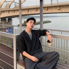 深灰色