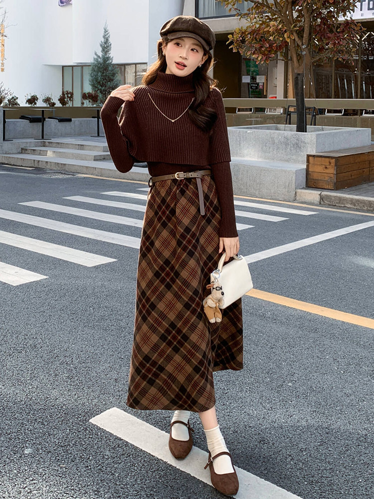 设计感洋气套装裙女2025冬新款针织斗篷打底衫格纹半身裙三件套,女装套装/套裙,心心服饰