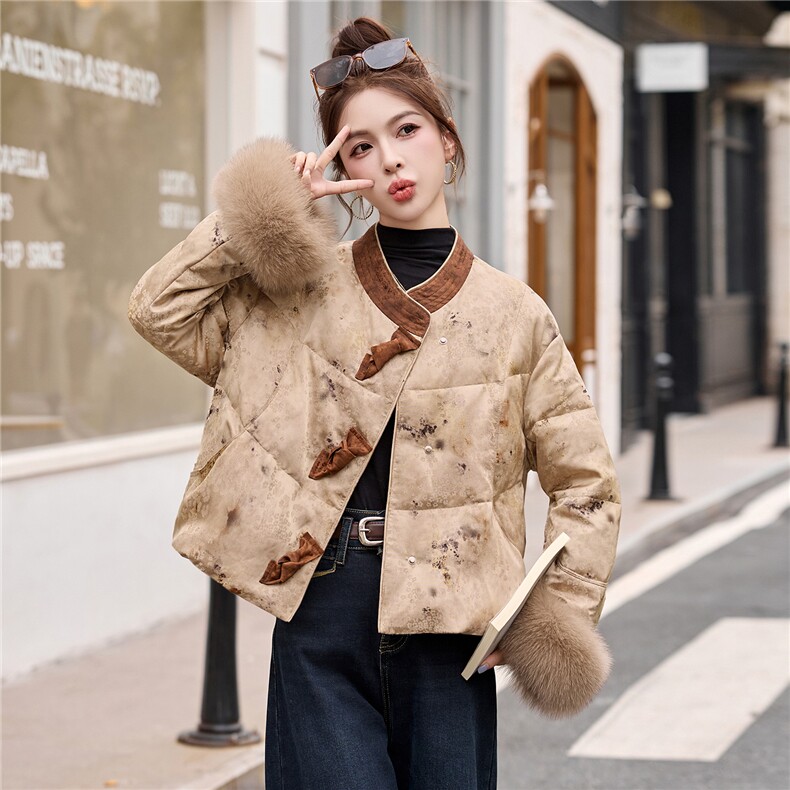 新中式国风羽绒服女2025冬季新款巨好看的高端短款狐狸毛保暖外套,女装羽绒服,依如秀(原杭风阁)