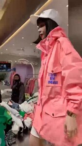 新款糖果色小清新洋气英文字母连帽防晒衣图片