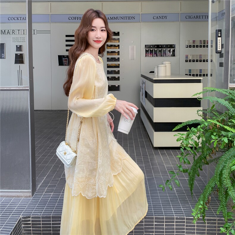 高级感文艺风蕾丝拼接黄色长袖连衣裙女春秋超火好看漂亮收腰长裙,女装连衣裙,2C158