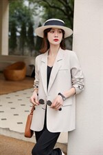 ∴西装外套，女装西装，德尔菲娜