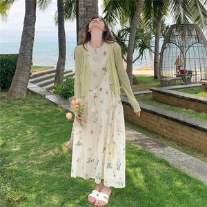 针织开衫碎花无袖背心连衣裙女夏2025新款甜美风海边度假长裙图片