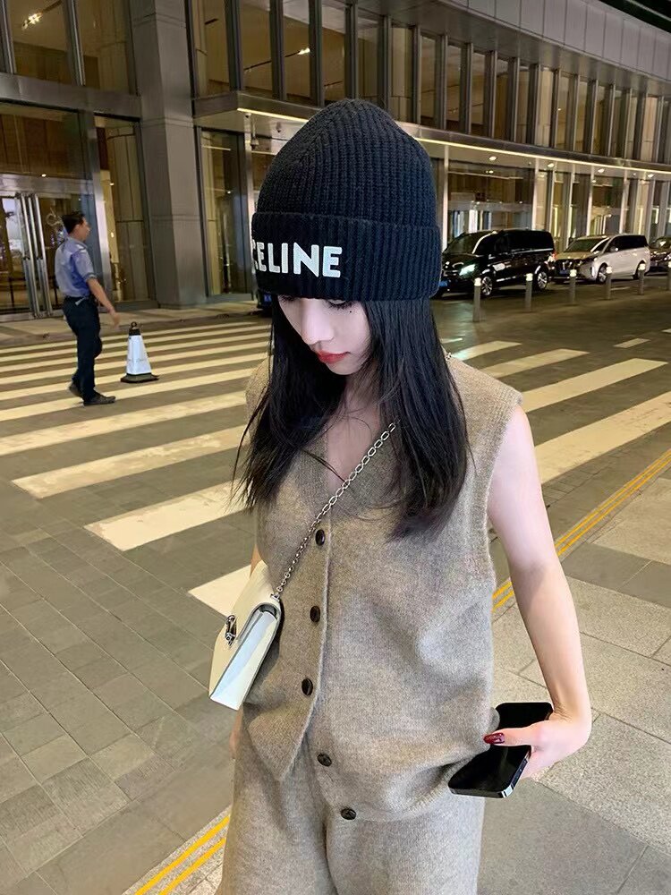 2024年秋冬季宽松休闲时髦开衫羊毛马甲，女装马甲，聚奥羊绒