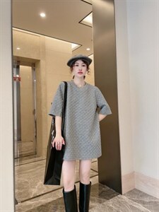 百搭休闲中长款T恤图片