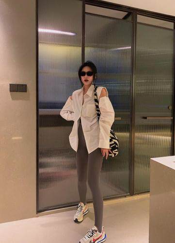 开口衬衫，女装衬衫，last name