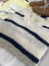 2025年秋季新款V领条纹针织上衣时尚休闲通勤百搭，女装针织衫/毛衣，恒恩羊绒