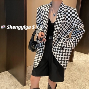 棋盘格西服外套图片