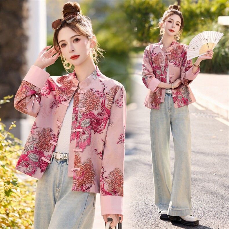 现货新中式短外套女2026春季新款高级感复古盘扣提花粉色唐装上衣，女装短外套，依如秀(原杭风阁)