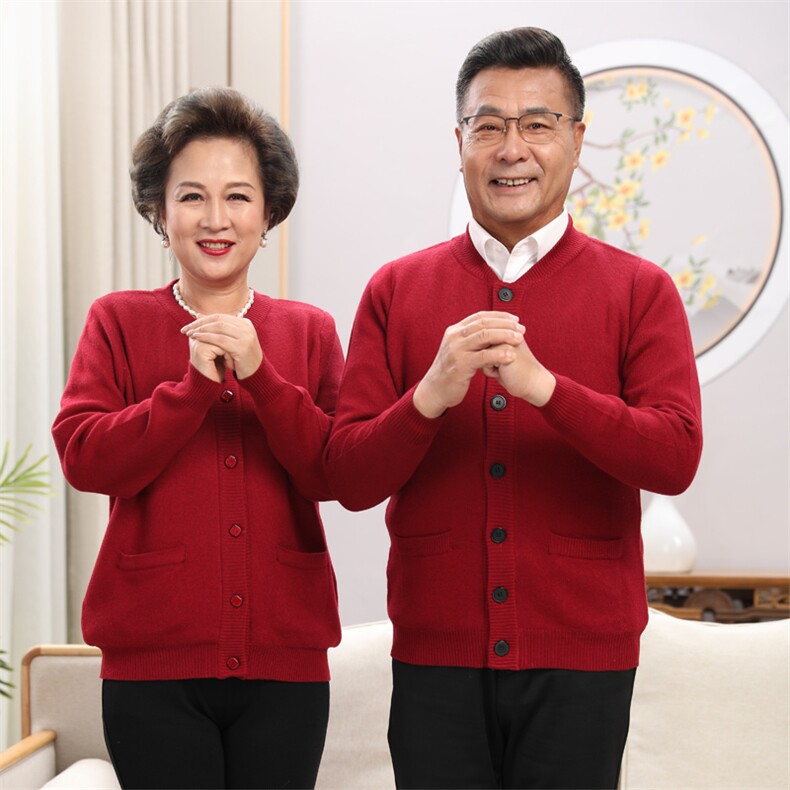 2024年秋季时尚潮流中老年男女款净面情侣纽扣开衫，女装针织衫/毛衣，亚东羊绒制品