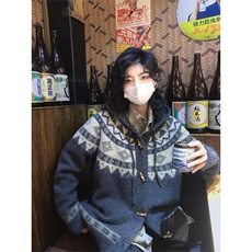 灰色