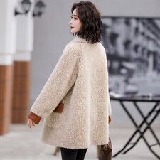 2020冬季新款简约潮流时尚舒适翻领拼接仿羊羔毛外套，女装羊羔毛/颗粒绒，千千佰惠