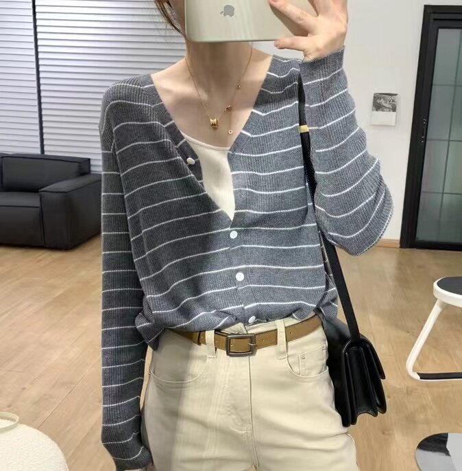 春秋款V领精纺羊毛开衫女条纹拼色长袖针织毛衣宽松慵懒外套上衣,针织衫/毛衣,鑫之绒
