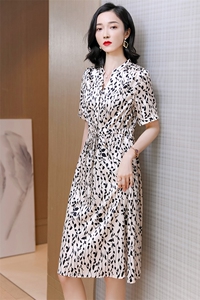 杭州真丝丝绸连衣裙女装2023夏季新款桑蚕丝v领碎花显瘦气质a裙子图片