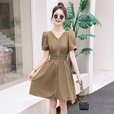 高级感赫本风复古小黑裙女夏季2025新款法式V领收腰A字黑色连衣裙，女装连衣裙，意芙