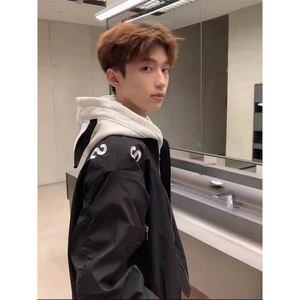 美式高街字母刺绣棒球服男春秋潮牌高级感cleanfit短款立领棒球服图片