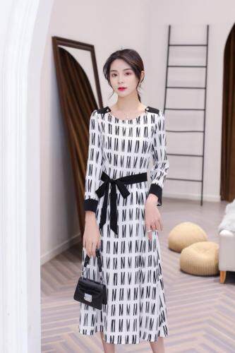 夏季新款韩版时尚连衣裙，女装连衣裙，裳之恋语