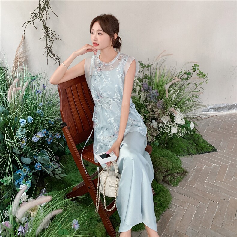 新中式重工刺绣无袖背心叠穿缎面半裙套装两件套女夏蓝色气质绝美,女装套装/套裙,2C307