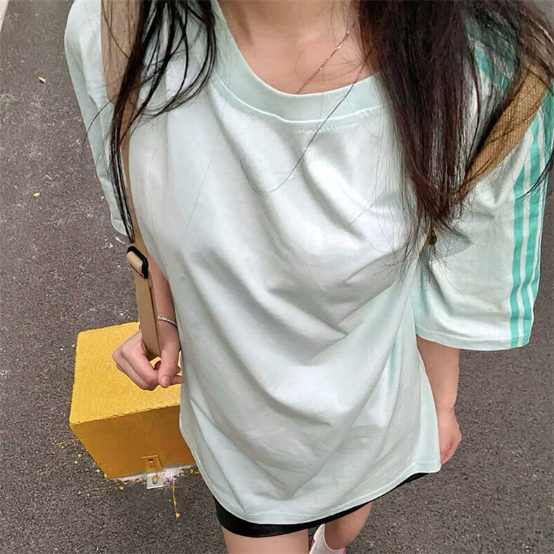 抖音得物品质二开240克宽松纯棉美式潮牌印花三条杠中性风短袖T恤图片