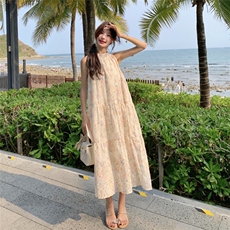 法式碎花挂脖露肩连衣裙女夏2025新款独特漂亮韩系穿搭气质感长裙，女装连衣裙，2C012