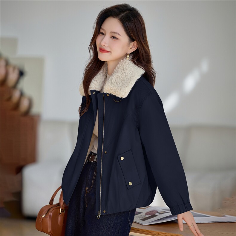 现货。2025冬新款休闲派克服加绒加厚外套女显瘦保暖棉衣短款,女装棉衣/棉服,依万里