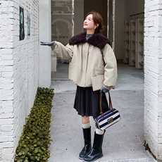 浅卡其色复古风毛绒大翻领羽绒服女2025冬季新款白鸭绒工装短外套，女装羽绒服，2C159