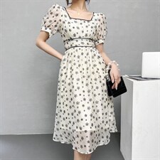 2022年夏季新款甄选工艺复杂的植绒提花面料连衣裙显瘦气质款，女装连衣裙，序儿