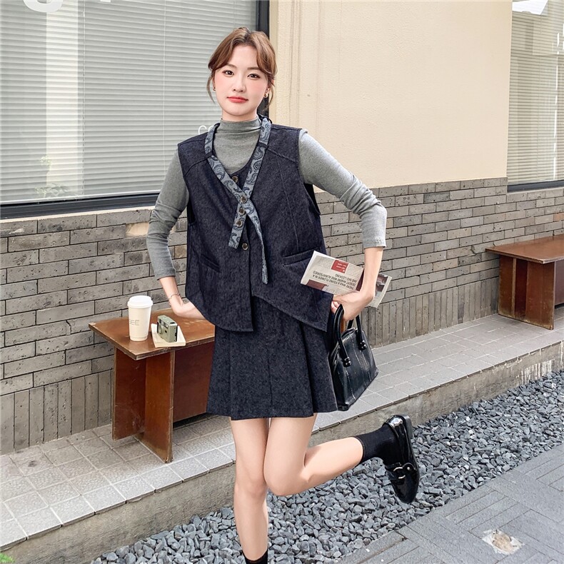 设计感马甲打底衫百褶短裙套装女2025秋季新款法式复古显瘦三件套,女装套装/套裙,2D037